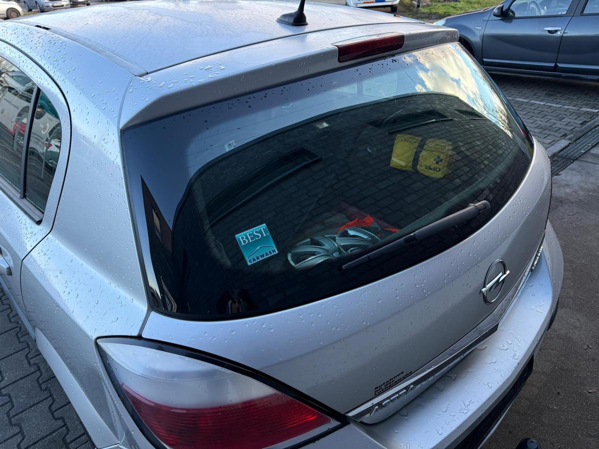 Opel Astra H original Heckklappe mit Scheibe Z157 Starsilber Rohbau BJ04